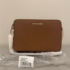 NWT 🎉 Michal Kors Jet Set Large Saffiano Leather Crossbody Bag